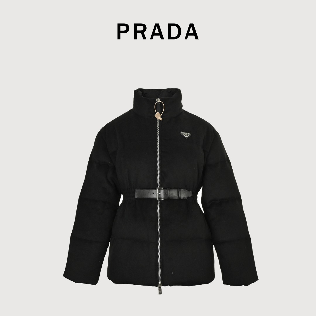 Locally sourced wool belted down jacket: PRADA autumn and winter belted down jacket, black outer layer + white goose down filling, perfect warmth retention! Stand collar + belt waist design, waist slimming, H-shaped cut to show off your figure.The wool fabric has a high-end texture, is simple and fashionable, and can be worn for commuting and leisure.Pair it with jeans or short boots for an easy minimalist look, a must-have and versatile item for your autumn and winter wardrobe!